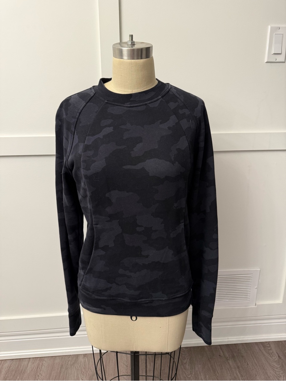 lululemon athletica Black and Charcoal Camo Crew